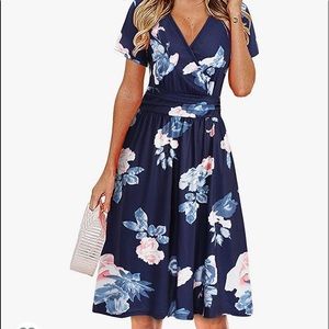 Size large Womens floral dress. Hits at the knees.